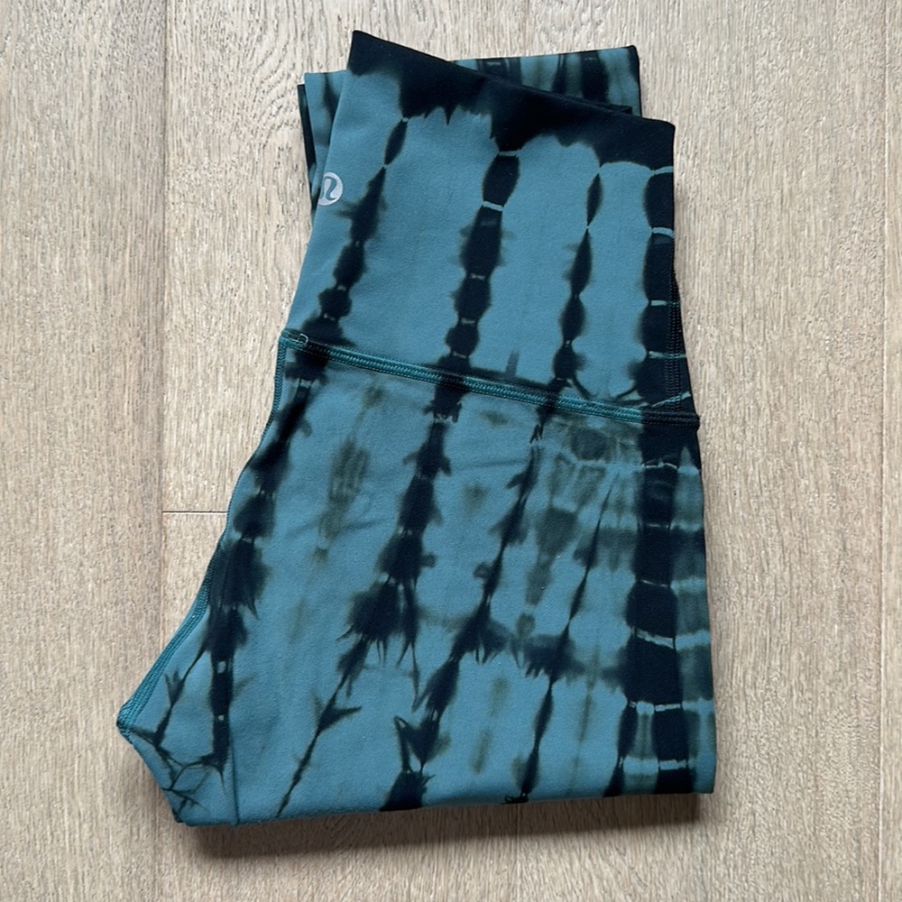 wunder under luxtreme 26" vert shibori mystic green evergreen size 2 lululemon